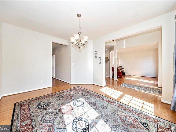 4th image of 705 Sewell Dr