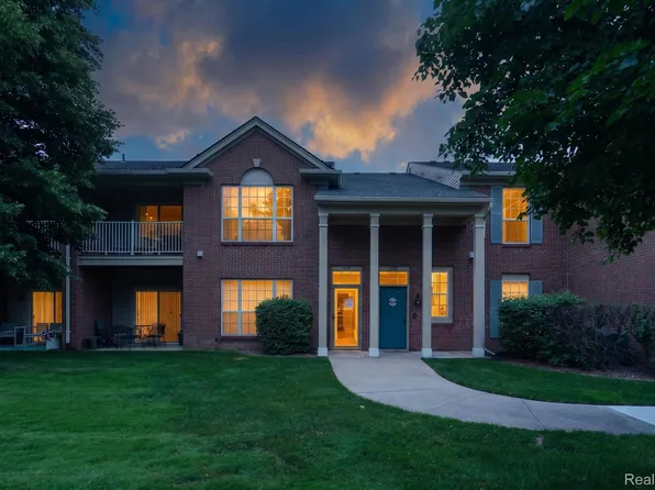 3203 Chesapeake Cir, Commerce Twp, MI 48390