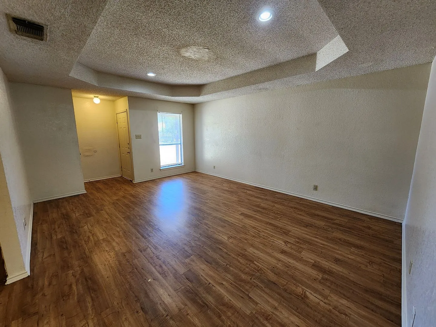 Roomy 2 Bedroom Duplex in Fort Worth — Photo 3