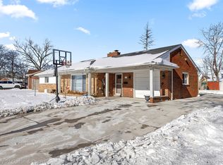 25520 Elon Dr, Dearborn Heights, MI 48127