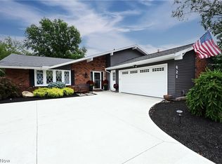 621 Walmar Dr, Bay Village, OH 44140