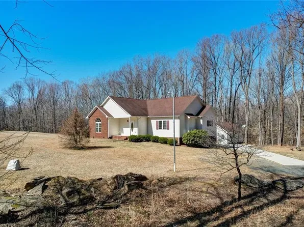 281 Penn Lake Dr, Reidsville, NC 27320