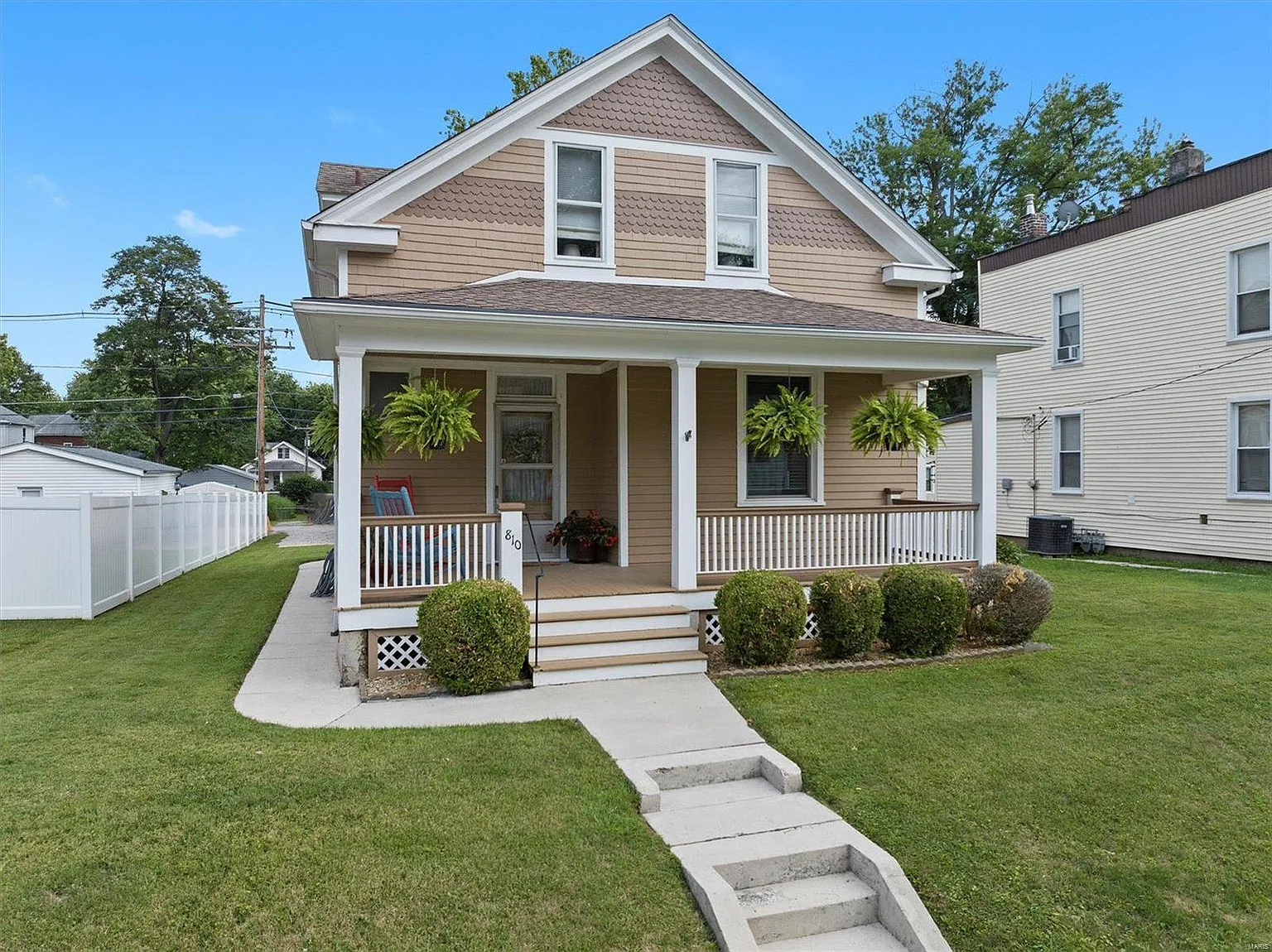 810 Centreville Ave photo 1