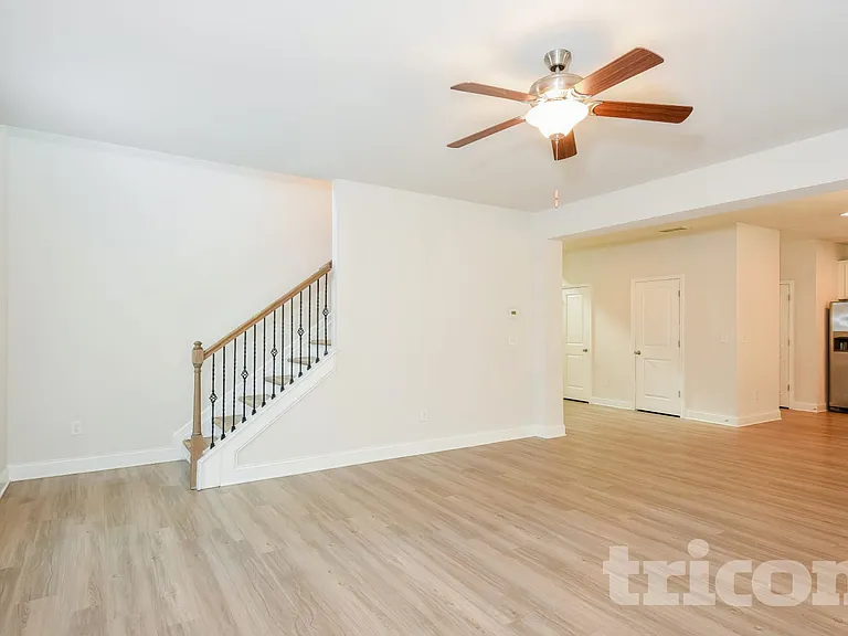584 Ireland Ln — Photo 1
