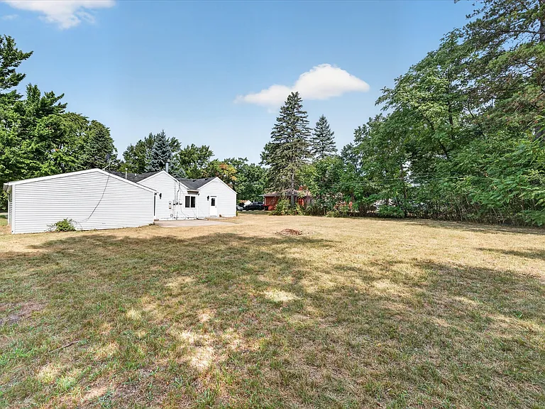 21150 Avon Ln — Photo 36