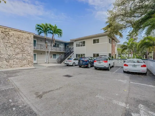 81 Edgewater Dr APT 104, Coral Gables, FL 33133