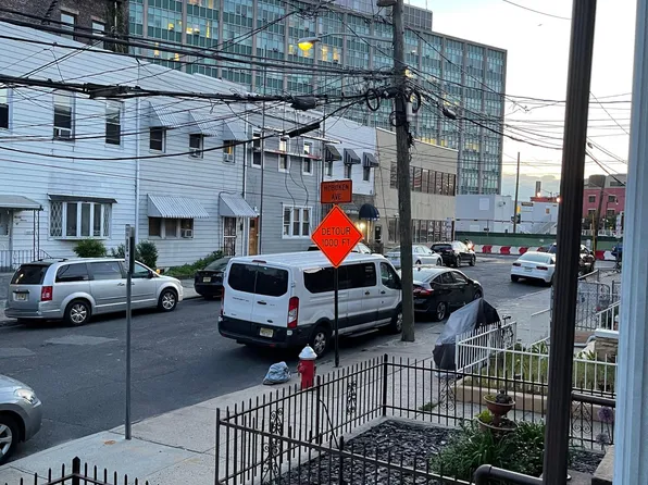 82 Court House Place image 5 of 10