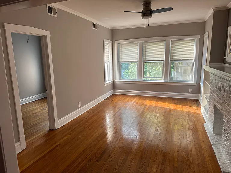 2435 W Winona St #2 — Photo 2