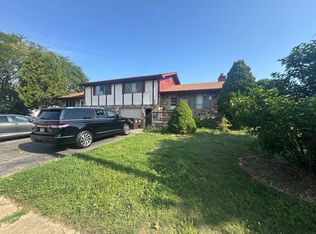 262 Uteg St #B, Crystal Lake, IL 60014