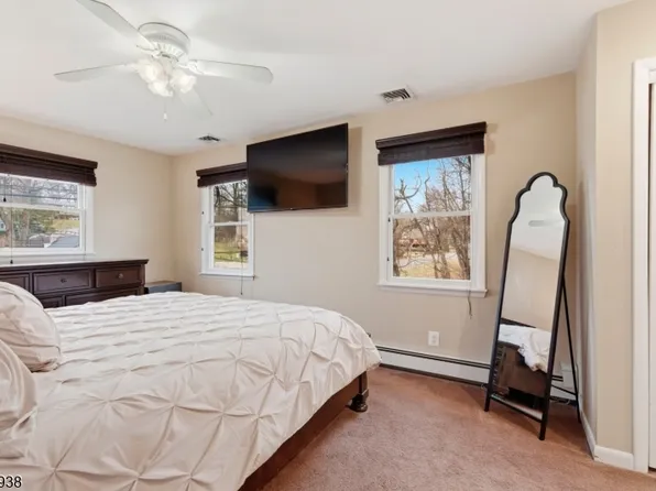 27 Schwarz Blvd, Jefferson Twp., NJ 07849