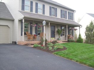2455 Deer Run Dr, Hummelstown, PA 17036