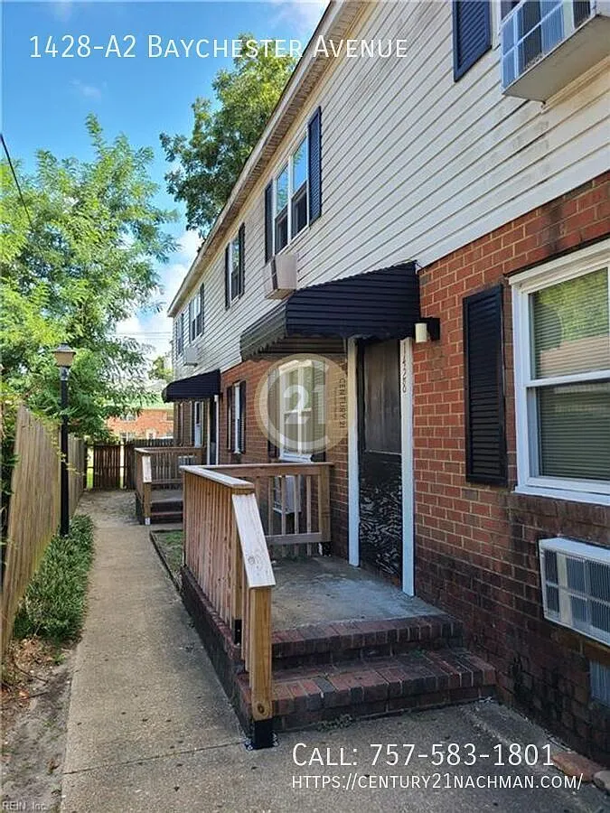 Property MUST be physically viewed before filling out an application. — Photo 1