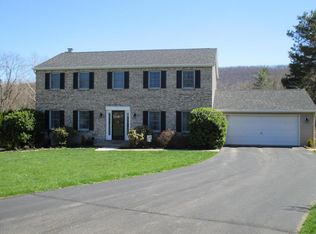 102 Southfield Cir, Sugarloaf, PA
