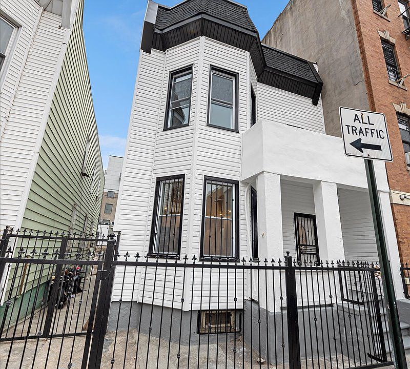 1st image of 2430 Beaumont Ave #1