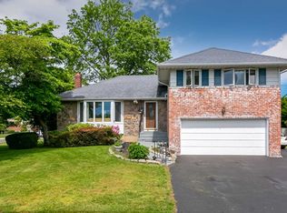 2 Sunbeam Rd, Syosset, NY 11791