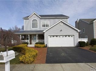 114 Hadley Pl, Melville, NY 11747