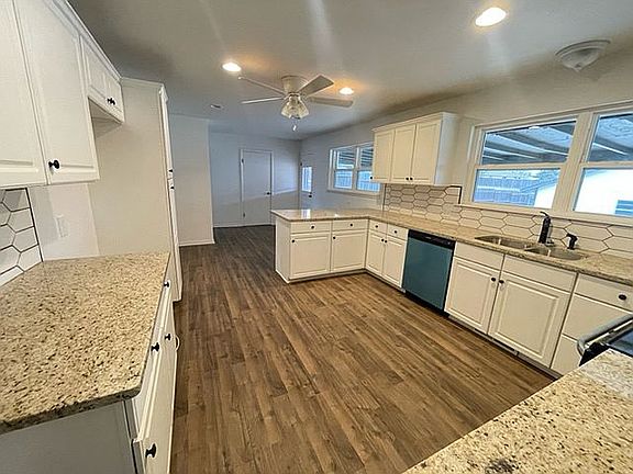 4th image of 711 E Arlington Ave