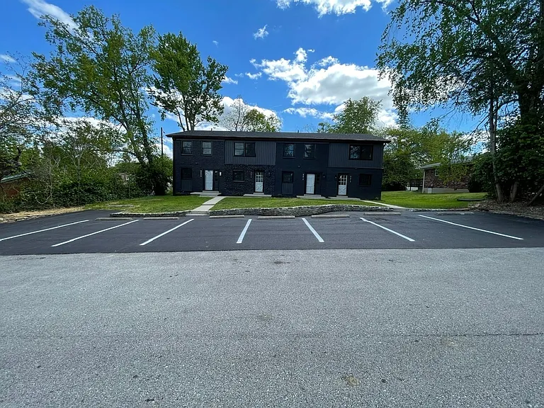 Modern Design Condo Near Shelbyville Country Club! — Photo 2