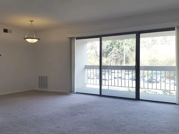 500 Umstead Dr #304C, Chapel Hill, NC 27516