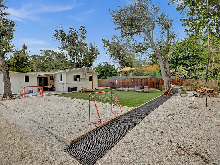 4030 SW 33rd St — Photo 35