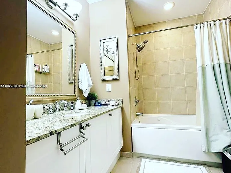 19501 W Country Club Dr #TS-03 — Photo 5