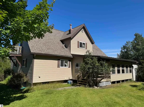 4270 Holiday Rd, Traverse City, MI 49686