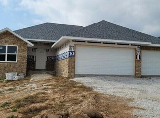 827 S Silverwood Ln, Nixa, MO 65714