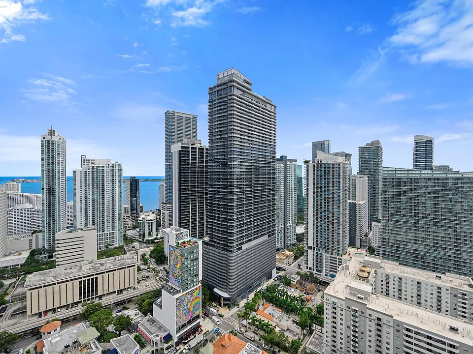 55 SW 9th St #3705