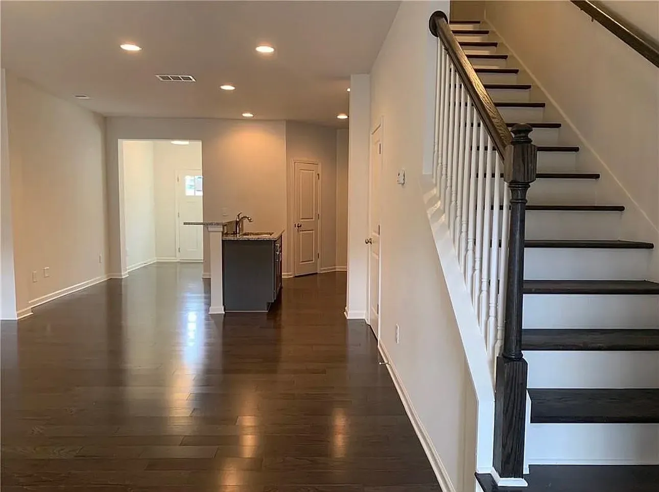 2 bed, 2.5 bath, 1451 sqft, $2,399 — Photo 2