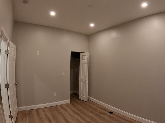 5th image of 4646 York Rd #4