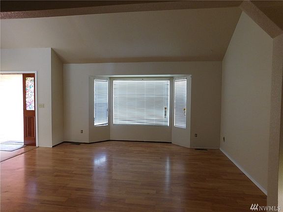 3rd image of 10368 Wilkes Ct NW