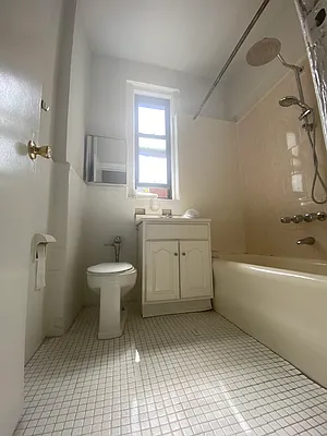 Rented by Access Unlimited Real Estate Inc | media 4