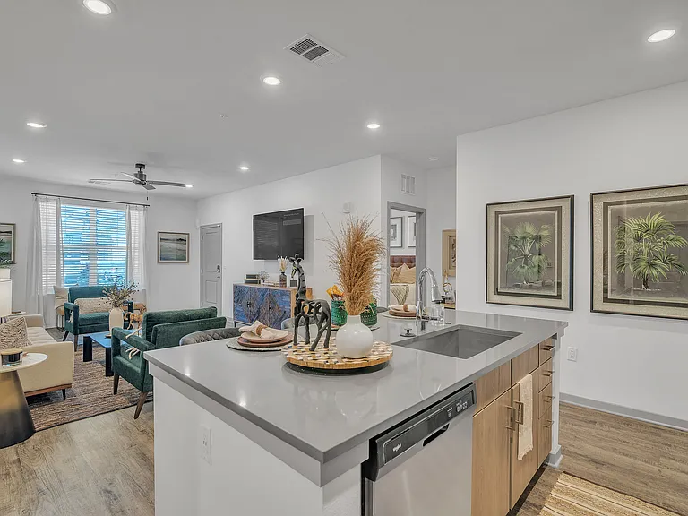 Canter Luxury Apartment Homes — Photo 24