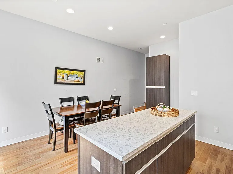 418 Fairmount Ave — Photo 18