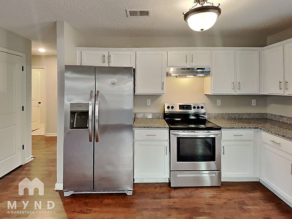 3rd image of 160 Nicholas Dr