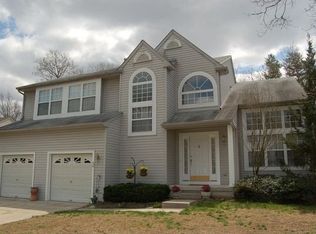 35 Charleston Dr, Sicklerville, NJ 08081