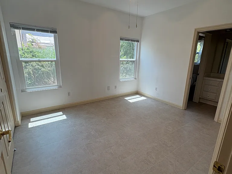 524 Golden West Dr — Photo 38
