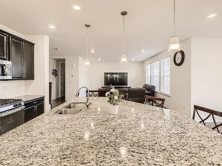 14960 Chicago St — Photo 13
