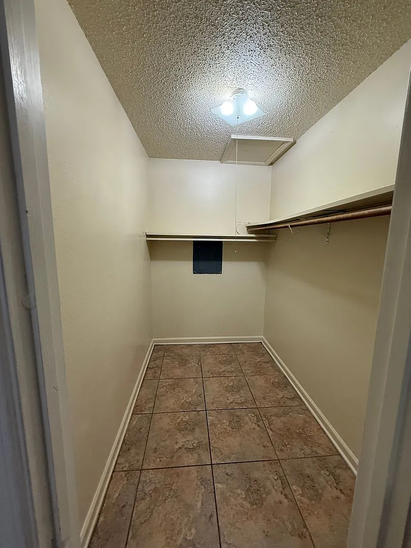 G1 8656 Gsri Ave. — Photo 3