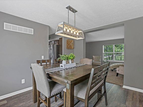 5th image of 21165 Raymond Rd