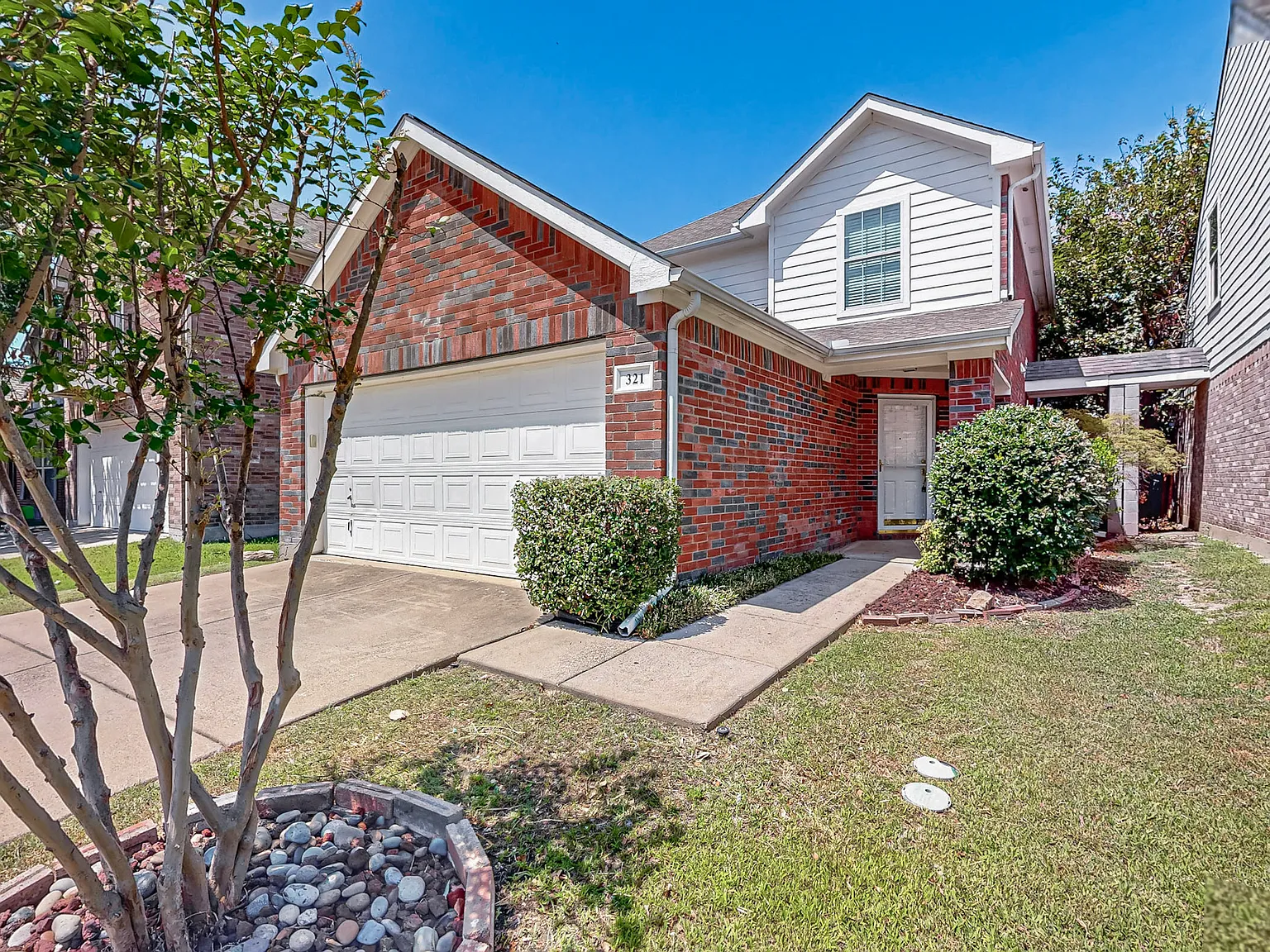 3 bed, 2.5 bath, 1476 sqft, $2,100 — Photo 1