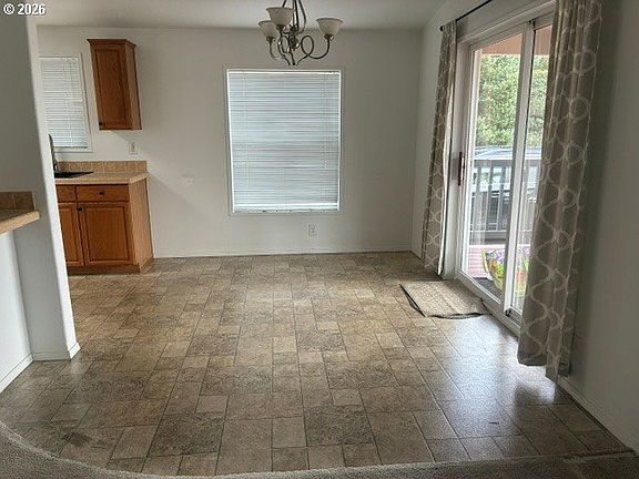 5th image of 926 Fulton Ave
