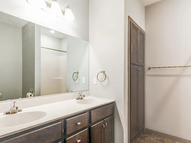 Crest View Village Apartments, LLC — Photo 11