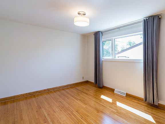 3rd image of 1062 Beach Ave