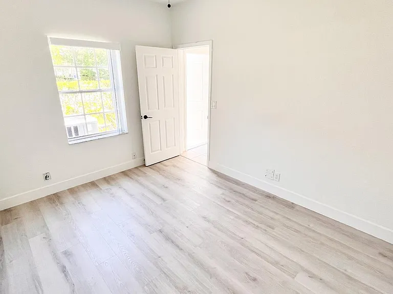 1438 Hawthorne Pl — Photo 17