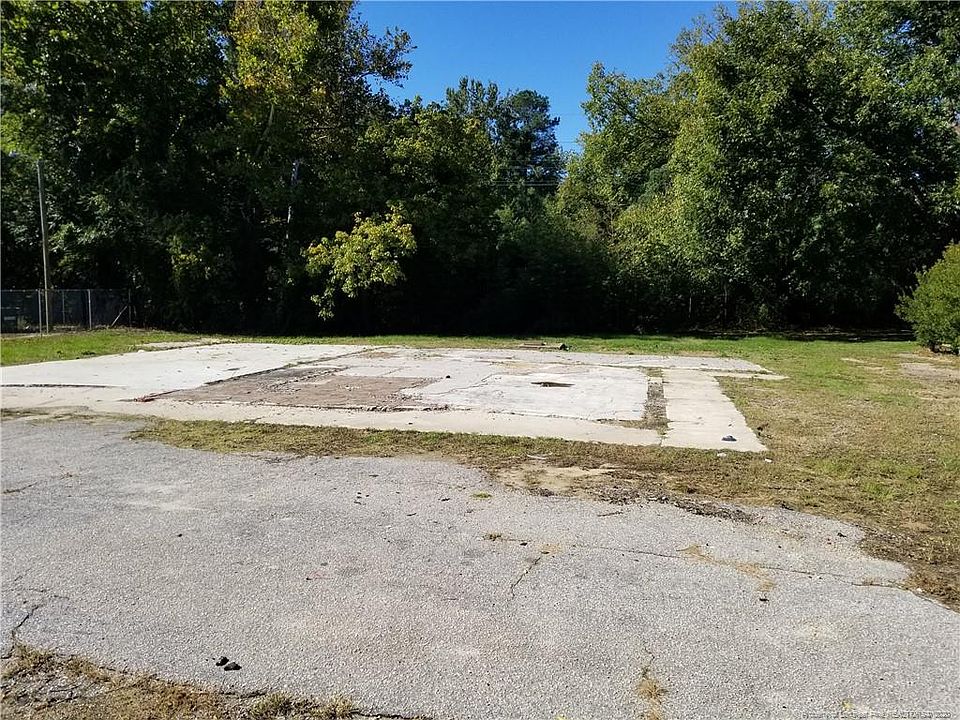 2nd image of 607 Murchison Rd