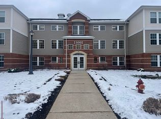 23002 Chandlers Ln APT 223, Olmsted Falls, OH 44138