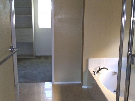 master bedroom bathroom