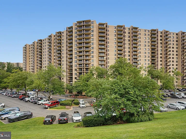 205 Yoakum Pkwy #1002 — Photo 23
