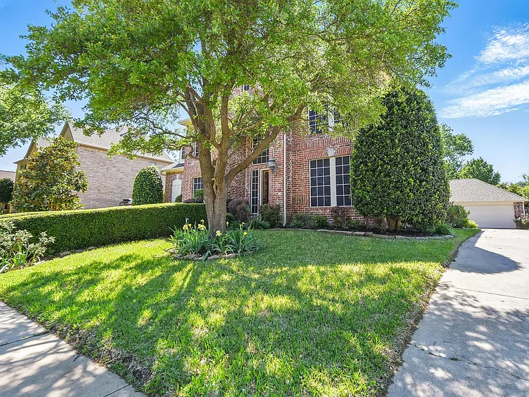 1805 Southwicke Dr — Photo 2
